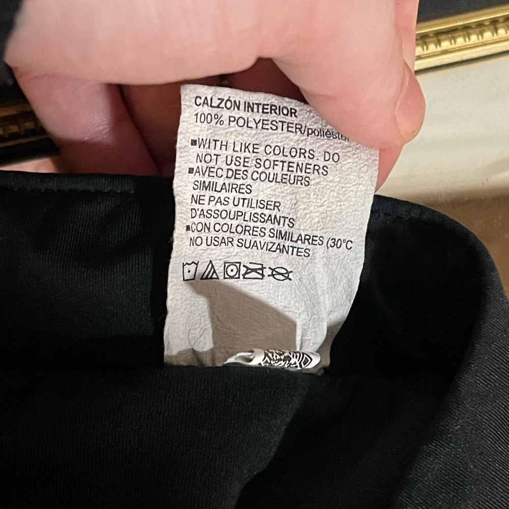 Under Armour Women's Gradient Athletic Shorts - Picture 5 of 5